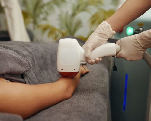 長袖シーズンが始めどき！人に気づかれない秋冬メンズ脱毛