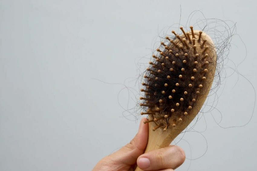 秋冬に増える抜け毛は今がチャンス！男性の薄毛・頭皮ケア完全ガイド